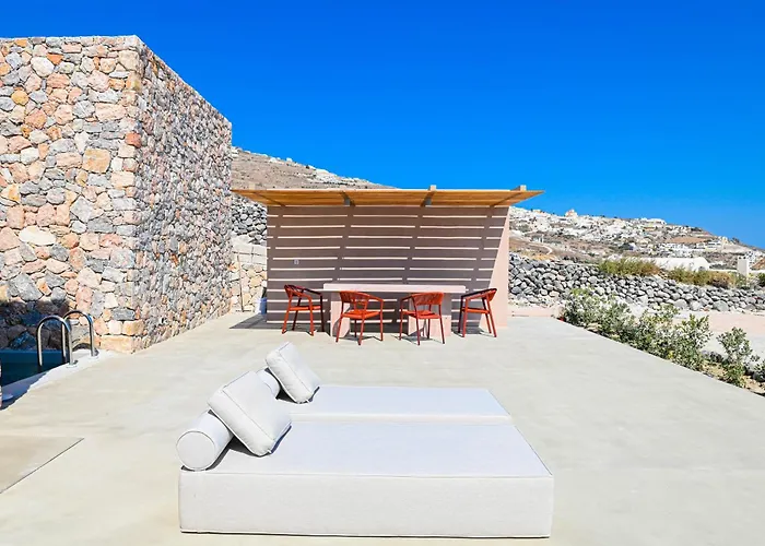 Felicity Cave Villa *