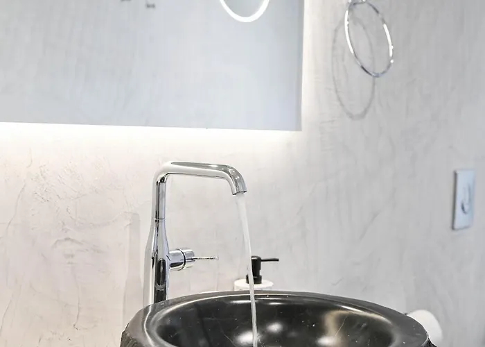 Felicity Cave Έξω Γωνιά