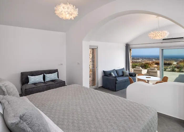 Felicity Cave * Έξω Γωνιά