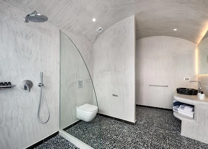 Felicity Cave Έξω Γωνιά