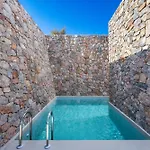 Felicity Cave Villa *