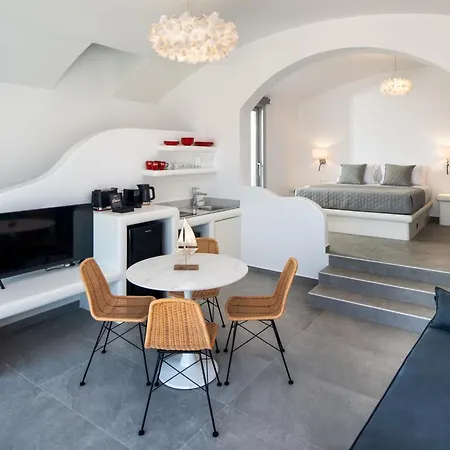 Felicity Cave Éxo Goniá