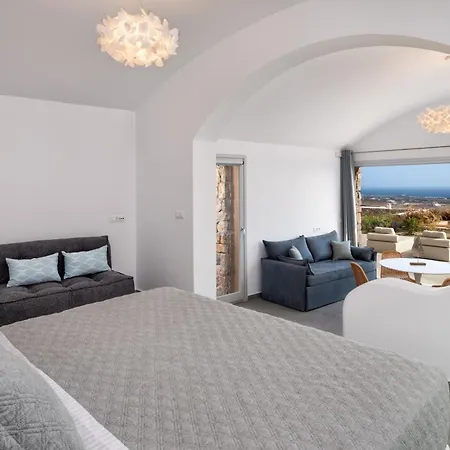 Felicity Cave * Éxo Goniá