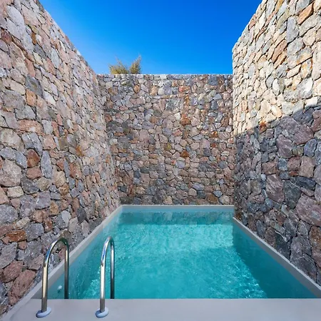 Felicity Cave Villa *