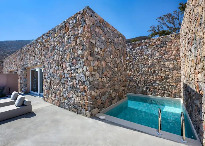 Felicity Cave Villa *