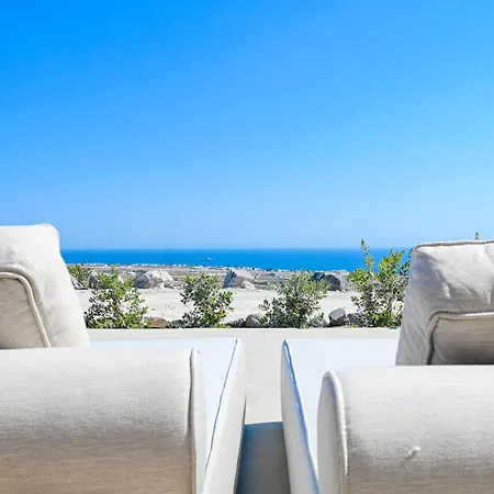 فيلة Felicity Cave Éxo Goniá