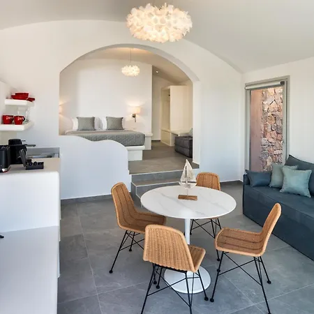 Felicity Cave Éxo Goniá